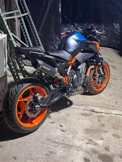 2022 KTM Super Duke 890 R