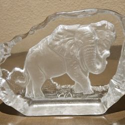Vintage Collectible Clear Etched Art Glass Elephant Decorative Paperweight