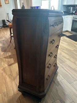 Dresser