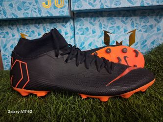 Soccer cleats us size 11.5