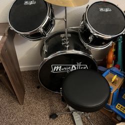 Little kid drum set