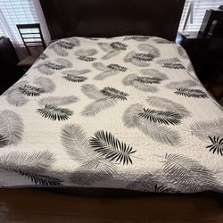  Double Sided Bed Spread. 83’’x 90’’