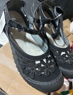 JBU Womens Size 9 Black Wildflower Sandal New Sandalia de Mujeres
