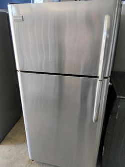 Apartment size refrigerator