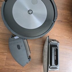 iRobot Roomba j5 Robot – For Parts / Not Charging