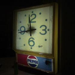 Fluorescent Pepsi Clock 1977