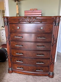 “Tommy Bahama” style bedroom set