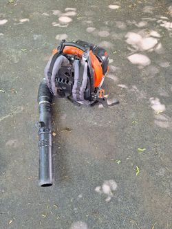 Gas leaf blower backpack. Starts right up.