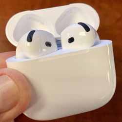 AirPods 4 with ANC ….!! 