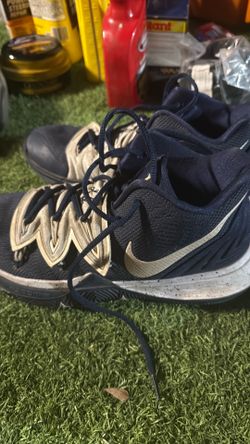 Kyrie basketball shoes