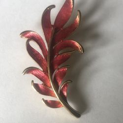 Vintage  JJ Signed  Leaf  Pin Goldstone  Back 2 1/2 inches 