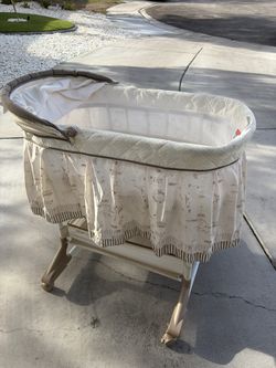 Baby Lion Bassinet