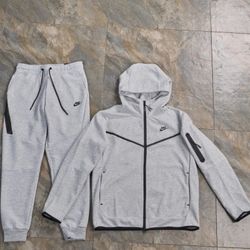 Grey Nike Tech Fleece Set
