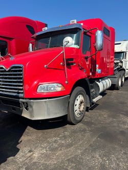 Mack Pinnacle CXU613