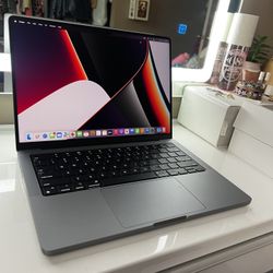 BRAND NEW Macbook pro M1 Chip 1 TB of Storage 2021