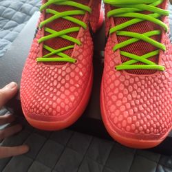 Kobe Reverse Grinch Men's Size 10.5 Used