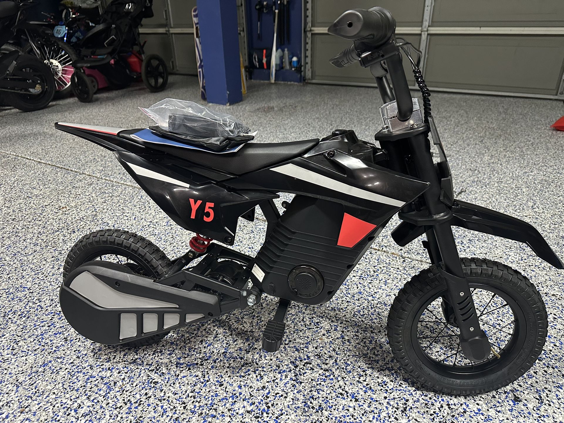 Y5- 36v 300 watt motor kids e moto dirt bike,16mph, up to 25 miles, rgb lighting & 10 inch tires.