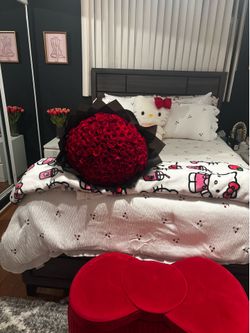 Hello kitty bow bench