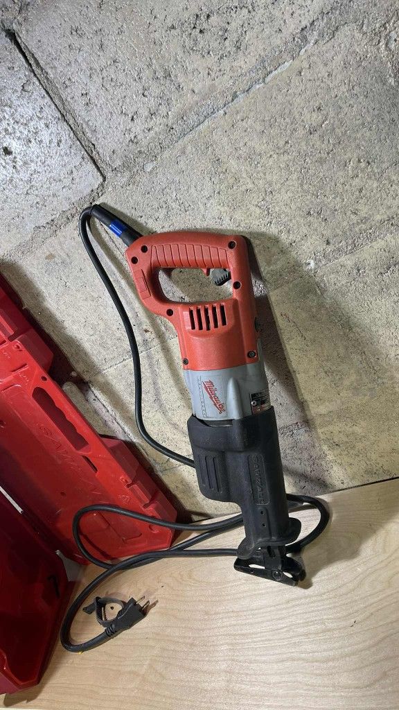 MILWAUKEE RECIPROCASTING SAW