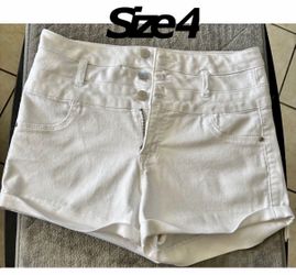 Woman’s shorts size 4