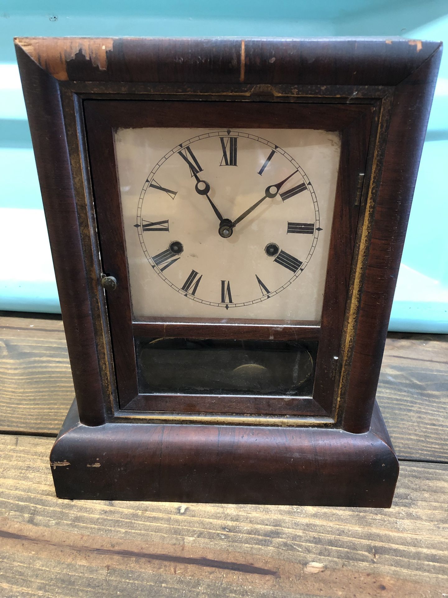 Antique Clock with key - winds