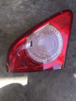 2010 TOYOTA COROLLA DRIVER LEFT TAIL LIGHT LID MOUNTED