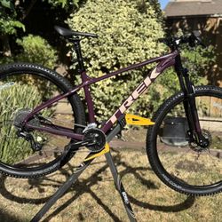 Trek Marlin 6 Gen 2 (M/L) 29” Wheel