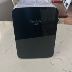 Mini Fridge (Makeup Or Snacks Fridge)