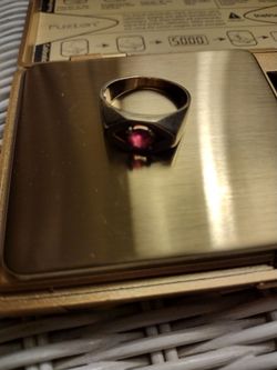 Beautiful Vtg 14 k Gold Ruby Ring