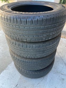 235/60/18 used Hankook tires 75-80% life left 235/60r18 Llantas Usadas con 75-80% de Vida