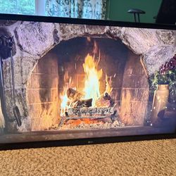 Upstar 32” LED Television W/ Wall Mount