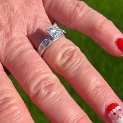 Diamond Ring 2.12ct  Princess Cut + 8 Side Stones