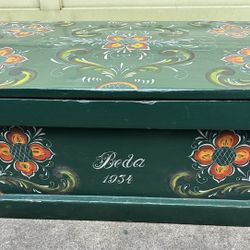 Norwegian hand-painted handmade wood trunk antique 1930s
