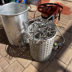 Turkey Fryer Seafood Boil Lot Of Pots Strainer Thermometer