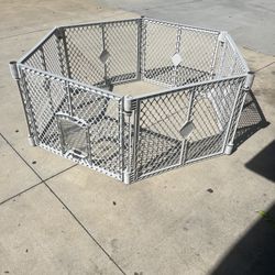 Dog Pin With Door Crate