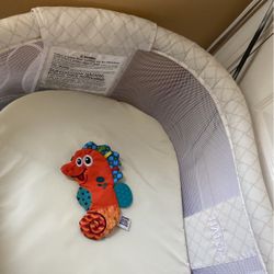 Halo Swivel Bassinet 