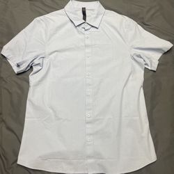 Men's Lululemon Blue Button Up Short Sleeve Shirt - Size Medium