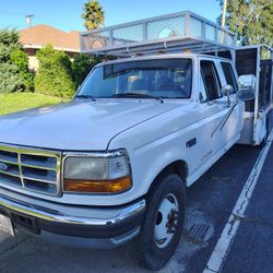 1996 Ford F350 Crew Cab Truck with hydraulic liftgate