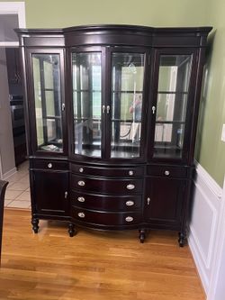 China Cabinet Lighted Curio Cab, Hutch And Buffet.