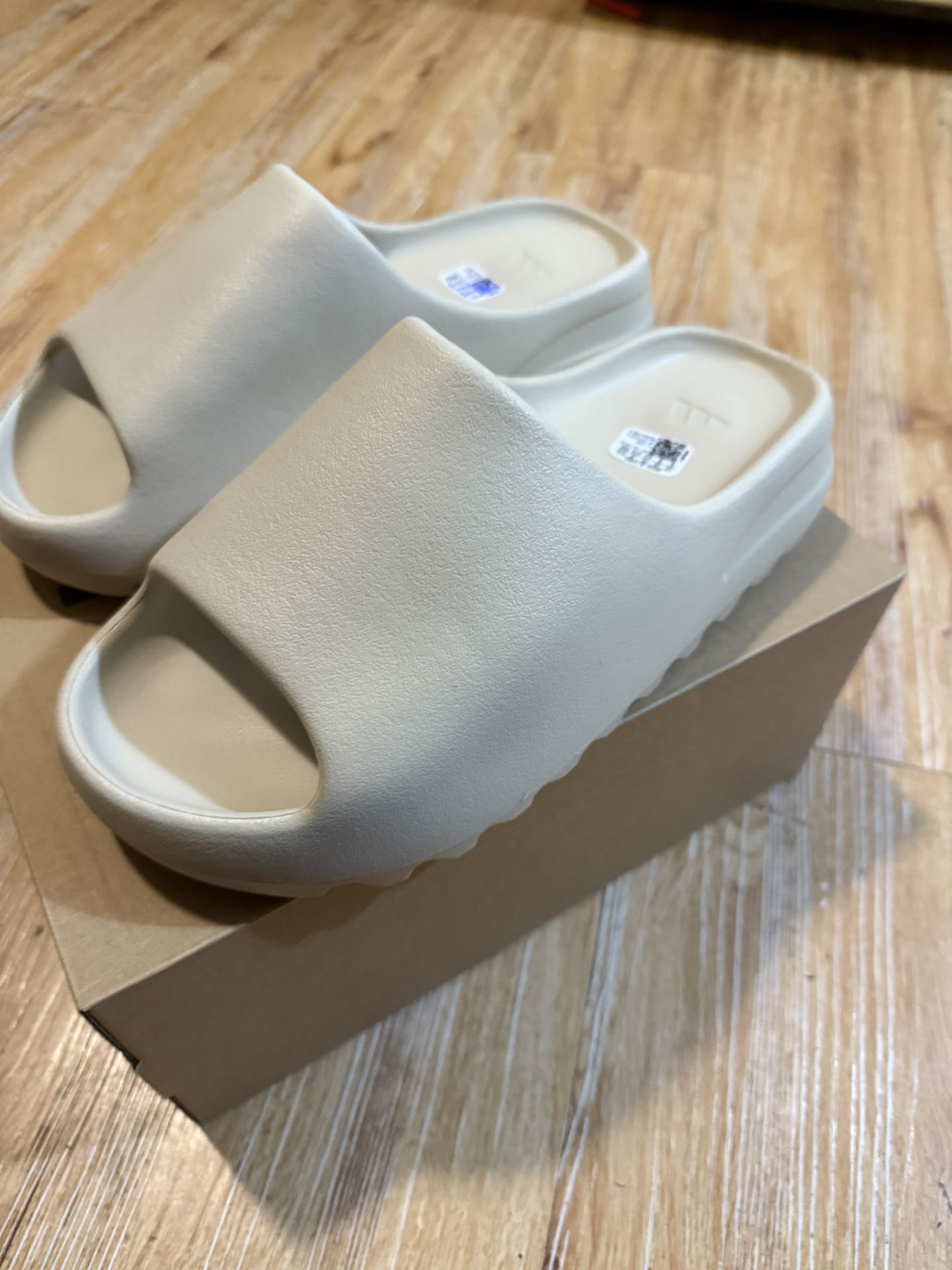 Yeezy Slides Bone (Size 9)