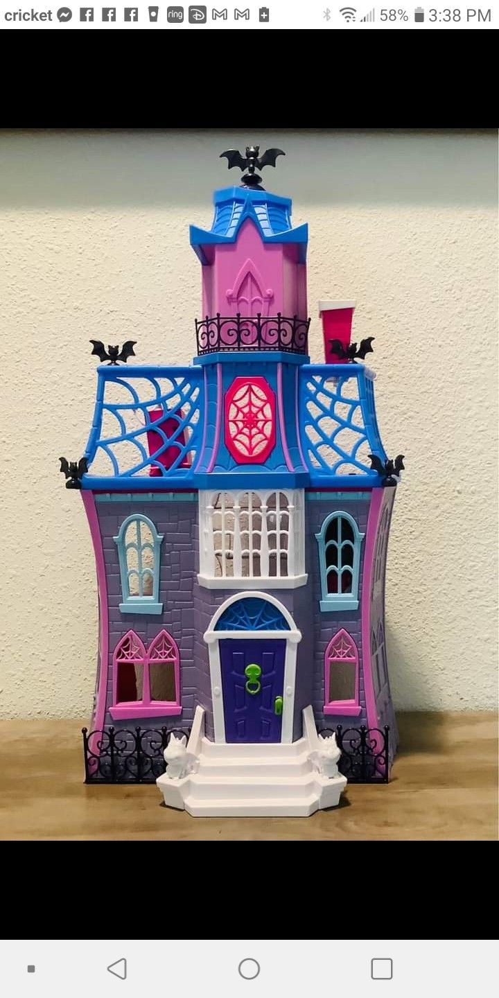 Vampirina scare b&b hotel house