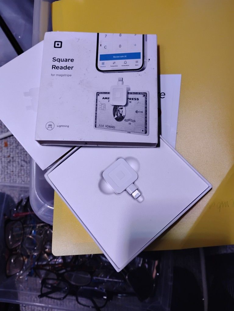 Square Reader for magstripe with a Lightning connector