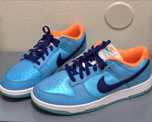 Nike Men's shoes sneakers 9.5 Dunk Low SE Baltic Blue Total Orange Glow In The Dark Sole.