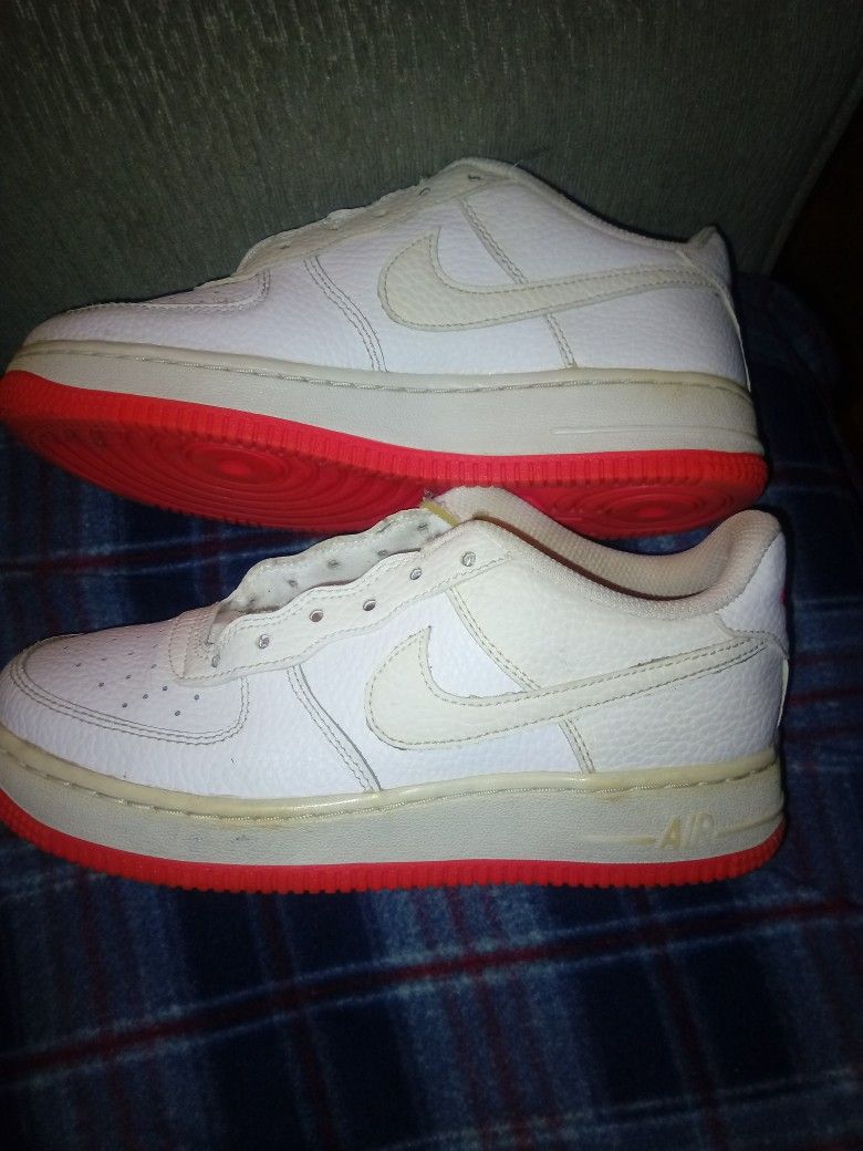Pelle Pelle Jacket And Nike Sneakers 