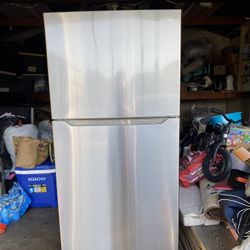 NEW Refrigerator (only 1 Month of Use)