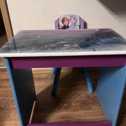 Frozen Desk And Chair 