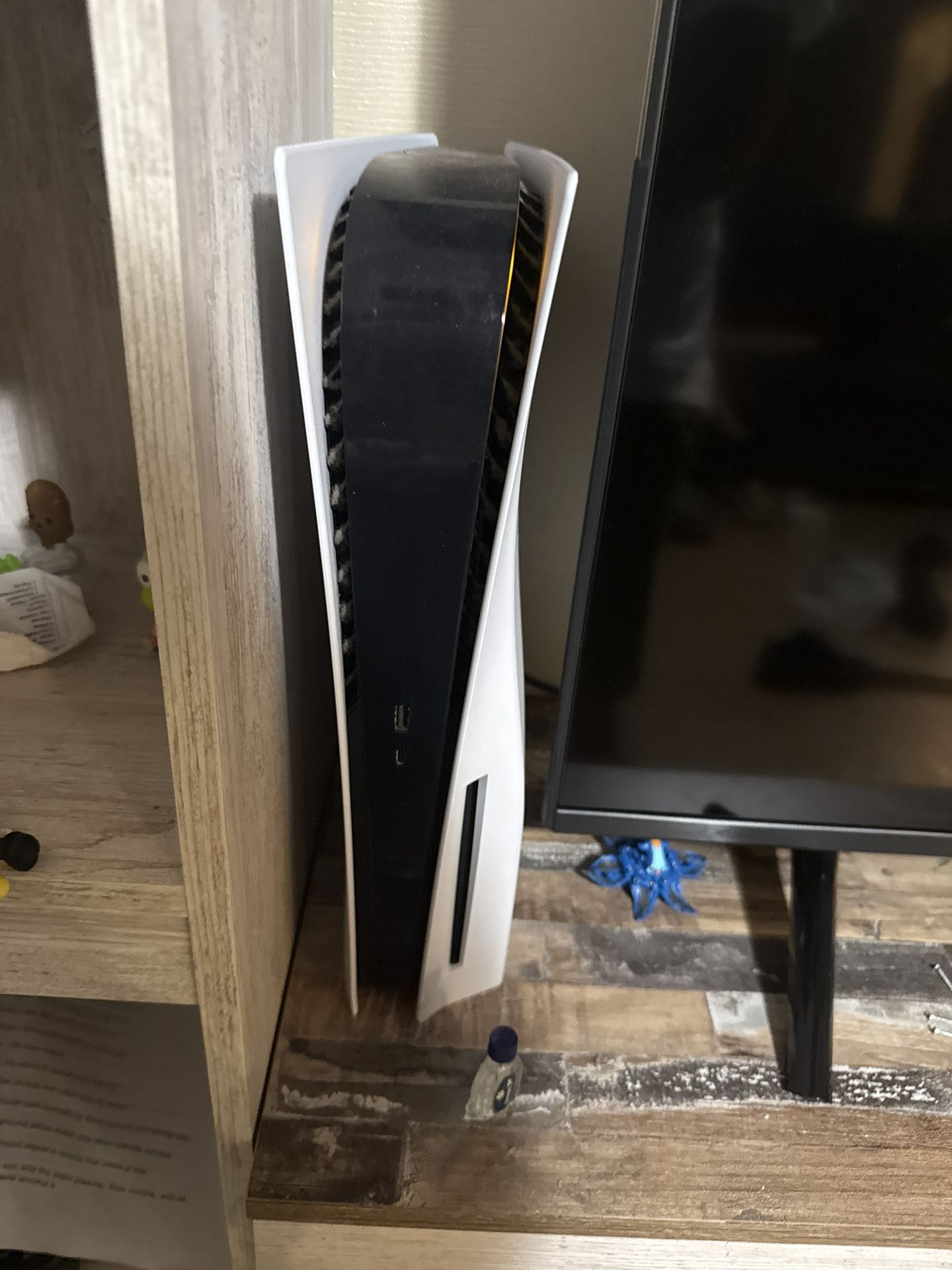 ps5 come with controller and spiderman 2 game