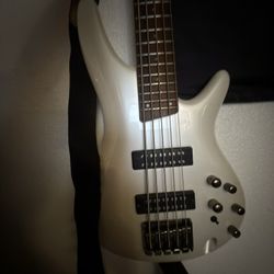 IBANEZ 5 String Bass 