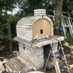Outdoor bread oven