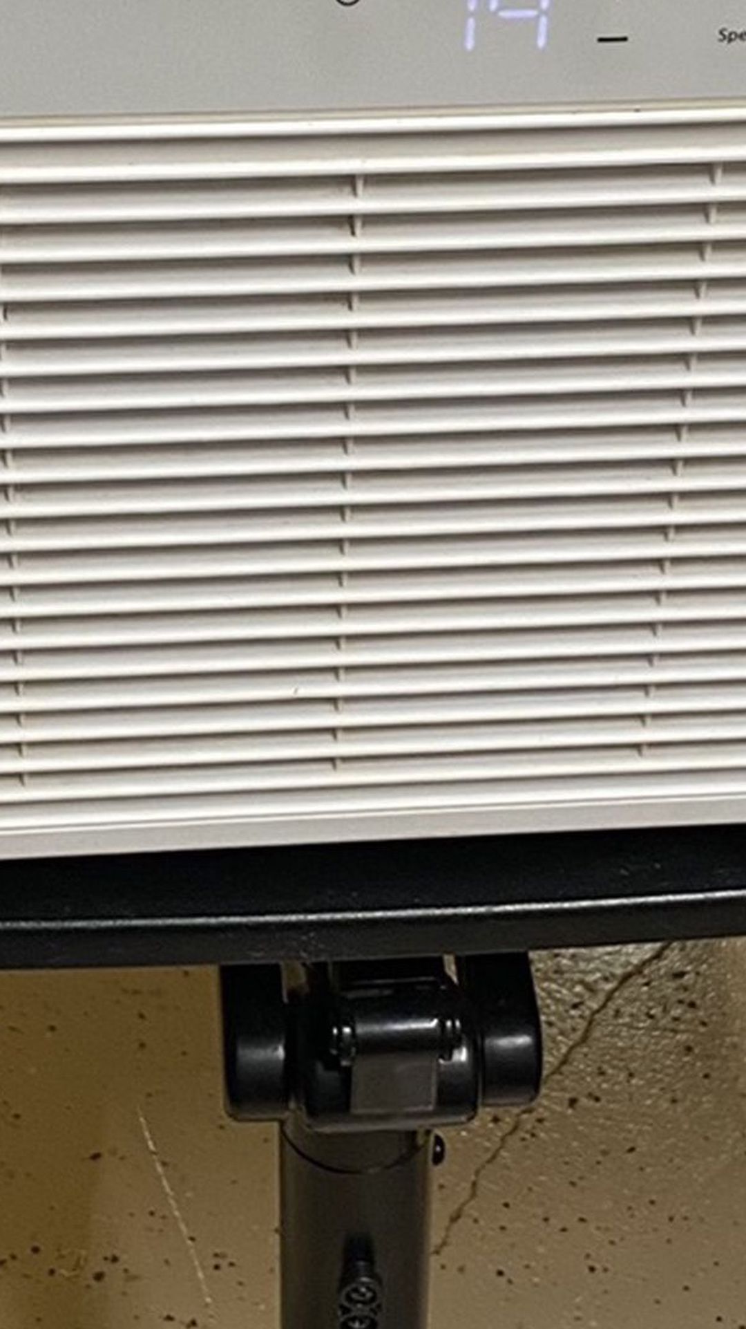 AC Window Unit : GE- Clean & In Good Working Condition